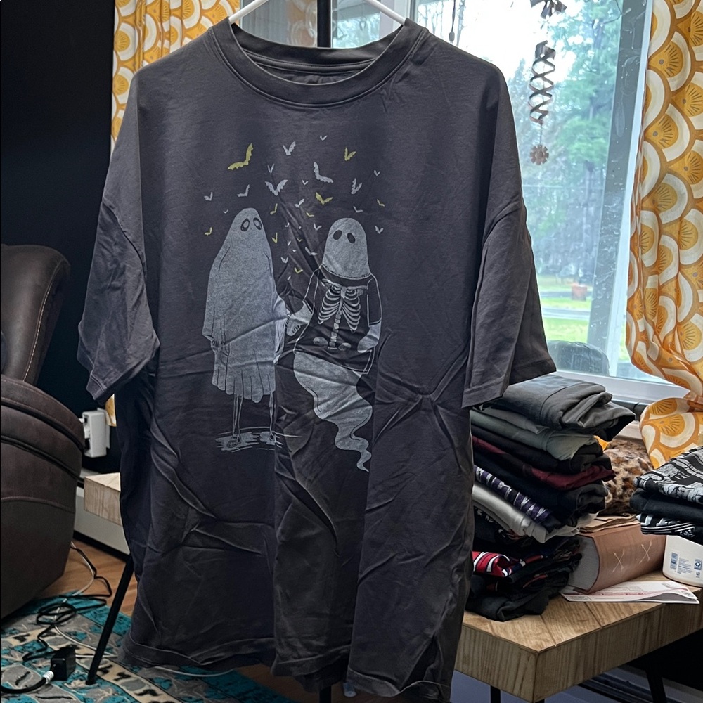 NWOT American Eagle Gray Ghost Halloween Graphic T-Shirt